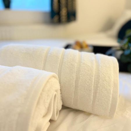 3 Cosy Homes Walking Distance To Mall With Parking Available To Book Separately 3 Bed House Or 1 Bed Apartment Or Studio لندن المظهر الخارجي الصورة