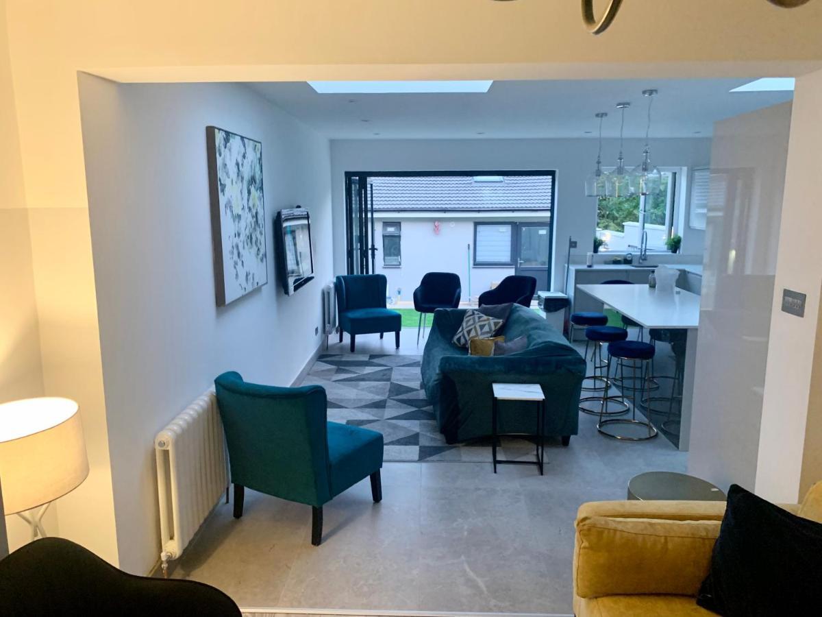 3 Cosy Homes Walking Distance To Mall With Parking Available To Book Separately 3 Bed House Or 1 Bed Apartment Or Studio لندن المظهر الخارجي الصورة