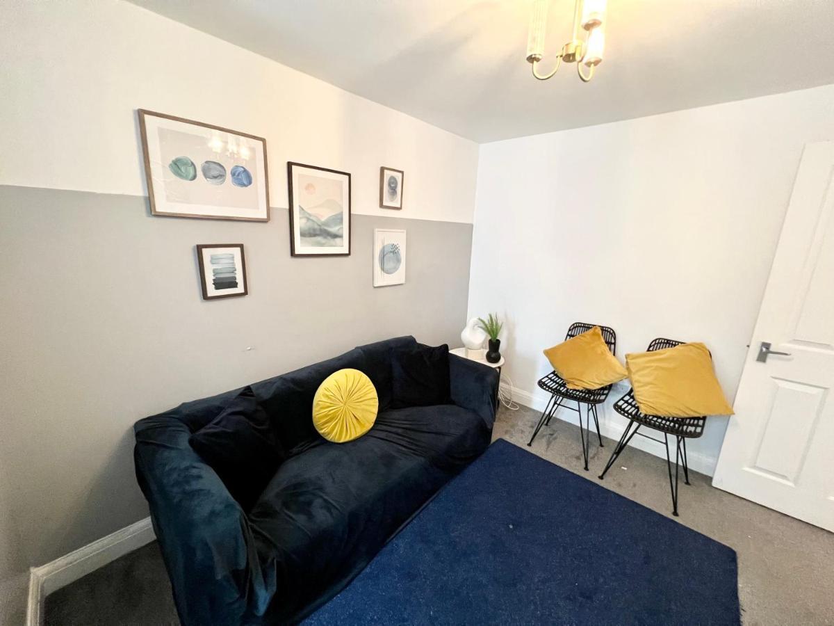 3 Cosy Homes Walking Distance To Mall With Parking Available To Book Separately 3 Bed House Or 1 Bed Apartment Or Studio لندن المظهر الخارجي الصورة