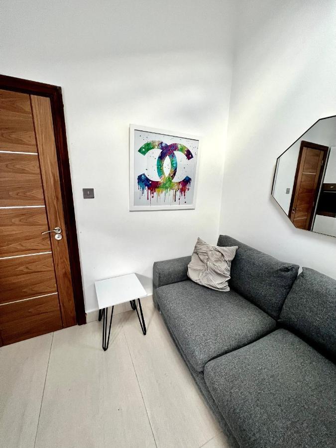 3 Cosy Homes Walking Distance To Mall With Parking Available To Book Separately 3 Bed House Or 1 Bed Apartment Or Studio لندن المظهر الخارجي الصورة